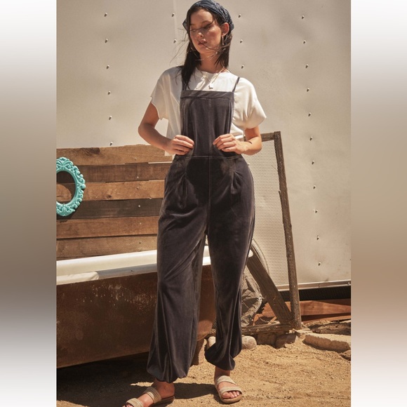 19 Fabulous Stretch Velvet Pleated Overall Jumpsuit - Picture 4 of 7